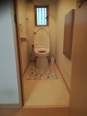 大阪府枚方市のグループホーム【ミライエ】|1階トイレ